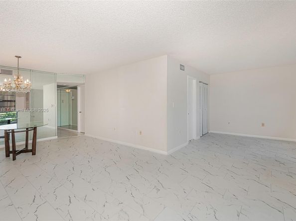1100 Colony Point Cir 208, Pembroke Pines FL 33026