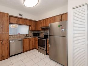 1100 Colony Point Cir 208, Pembroke Pines FL 33026