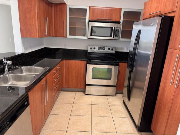 3232 SW 22nd Ter 1008, Miami FL 33145