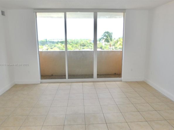 3232 SW 22nd Ter 1008, Miami FL 33145