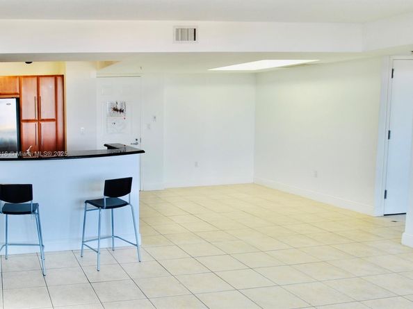 3232 SW 22nd Ter 1008, Miami FL 33145
