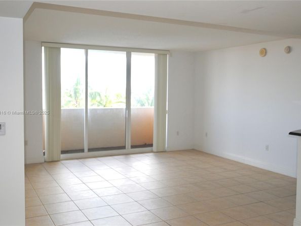 3232 SW 22nd Ter 1008, Miami FL 33145