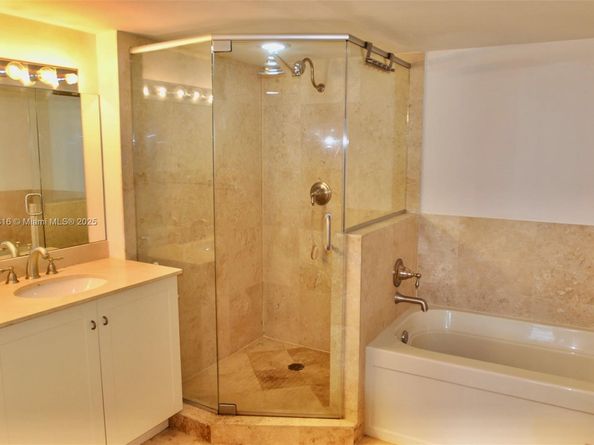 3232 SW 22nd Ter 1008, Miami FL 33145