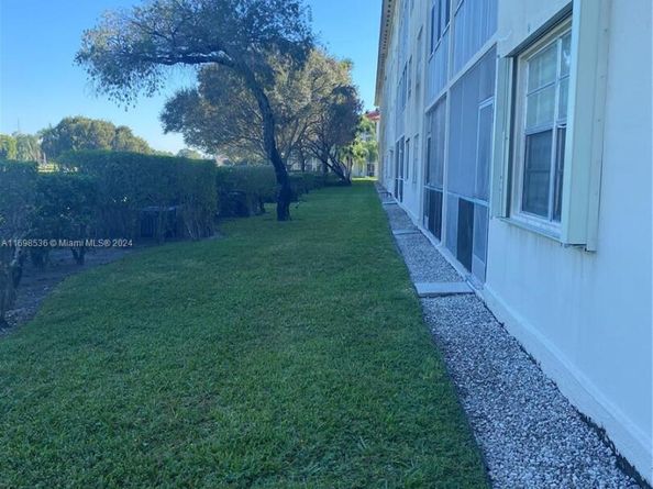 901 SW 128th Ter 103A, Pembroke Pines FL 33027