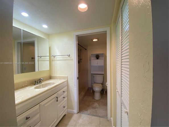 901 SW 128th Ter 103A, Pembroke Pines FL 33027