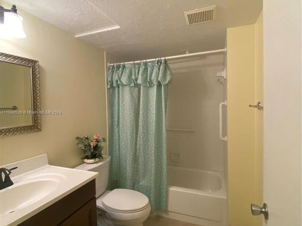 901 SW 128th Ter 103A, Pembroke Pines FL 33027