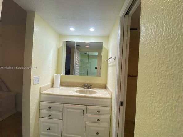 901 SW 128th Ter 103A, Pembroke Pines FL 33027