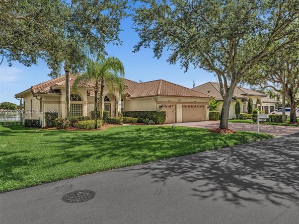 16247 Erie Pl, Davie FL 33331