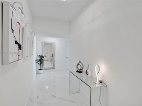 888 Biscayne Blvd 2404, Miami FL 33132