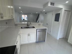 8262 NW 5th Ln 396, Miami FL 33126