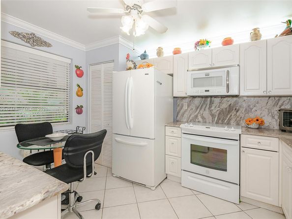 901 Colony Point Cir 107, Pembroke Pines FL 33026