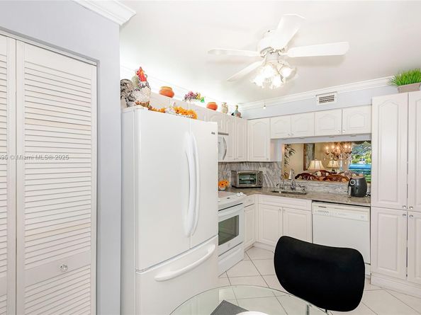 901 Colony Point Cir 107, Pembroke Pines FL 33026