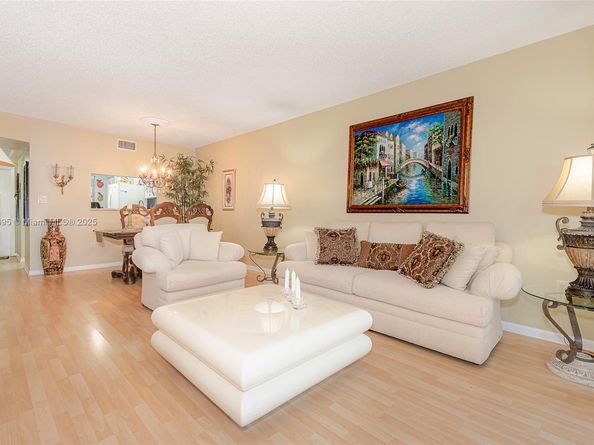 901 Colony Point Cir 107, Pembroke Pines FL 33026