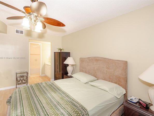 901 Colony Point Cir 107, Pembroke Pines FL 33026