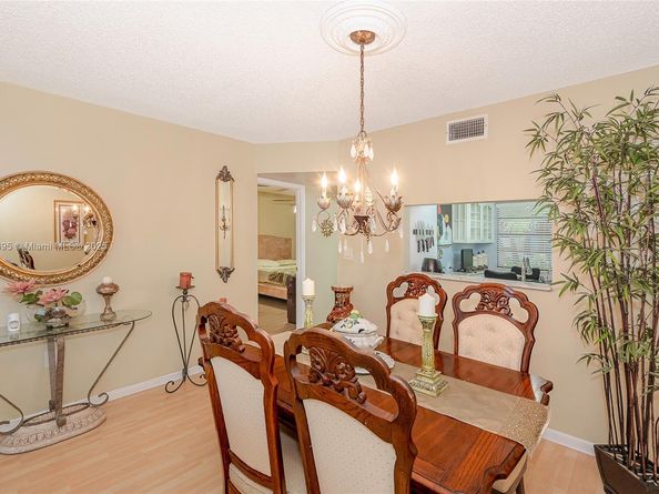 901 Colony Point Cir 107, Pembroke Pines FL 33026