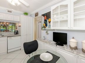 901 Colony Point Cir 107, Pembroke Pines FL 33026