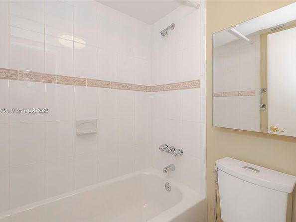 901 Colony Point Cir 107, Pembroke Pines FL 33026