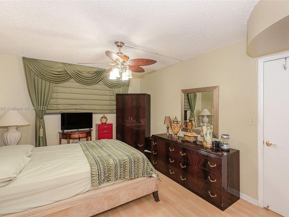 901 Colony Point Cir 107, Pembroke Pines FL 33026