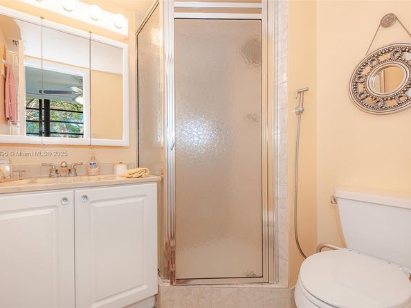 901 Colony Point Cir 107, Pembroke Pines FL 33026