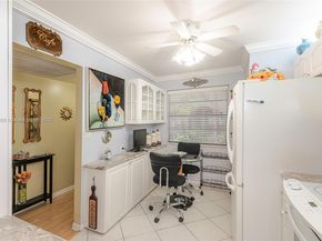 901 Colony Point Cir 107, Pembroke Pines FL 33026