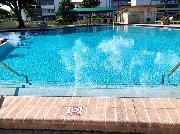 4270 NW 40th St 103, Lauderdale Lakes FL 33319