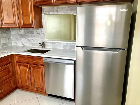 4270 NW 40th St 103, Lauderdale Lakes FL 33319