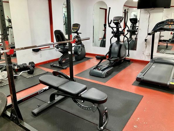 4270 NW 40th St 103, Lauderdale Lakes FL 33319