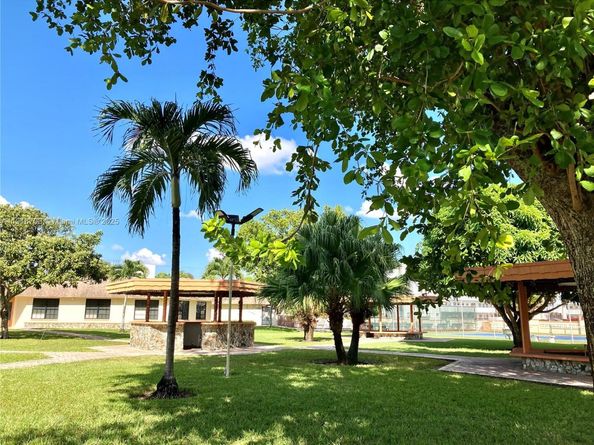 4270 NW 40th St 103, Lauderdale Lakes FL 33319