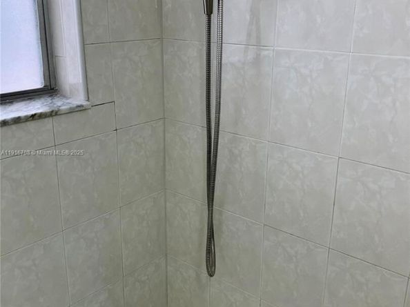 4270 NW 40th St 103, Lauderdale Lakes FL 33319