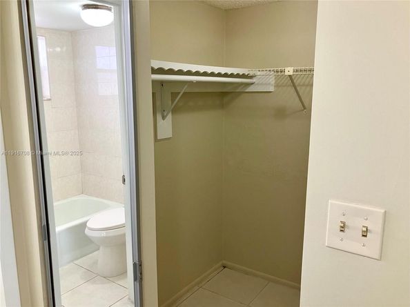 4270 NW 40th St 103, Lauderdale Lakes FL 33319