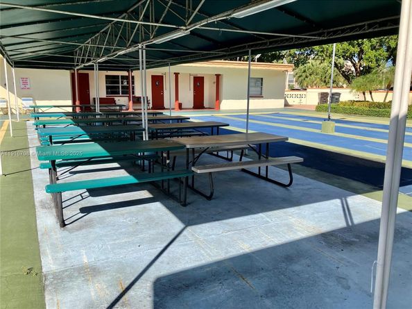 4270 NW 40th St 103, Lauderdale Lakes FL 33319