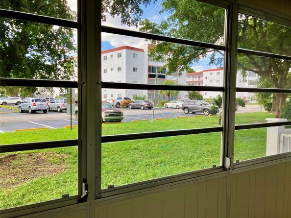4270 NW 40th St 103, Lauderdale Lakes FL 33319