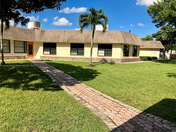 4270 NW 40th St 103, Lauderdale Lakes FL 33319