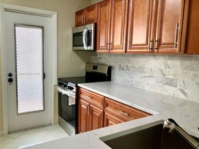 4270 NW 40th St 103, Lauderdale Lakes FL 33319