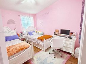 10877 NW 8th St, Pembroke Pines FL 33026