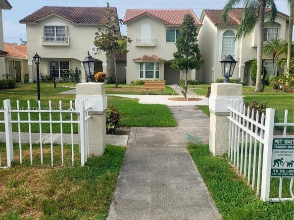 10877 NW 8th St, Pembroke Pines FL 33026