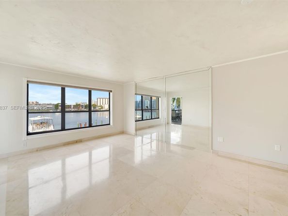 200 Golden Isles Dr 203, Hallandale Beach FL 33009