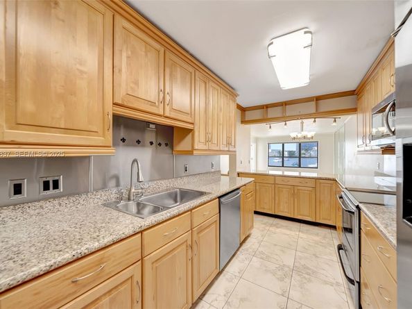 200 Golden Isles Dr 203, Hallandale Beach FL 33009