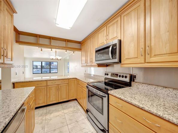 200 Golden Isles Dr 203, Hallandale Beach FL 33009