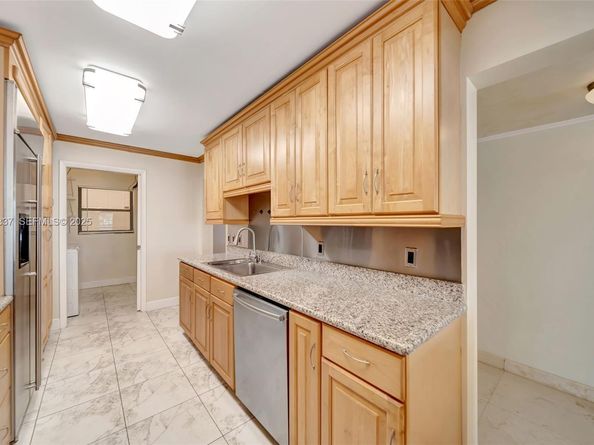 200 Golden Isles Dr 203, Hallandale Beach FL 33009