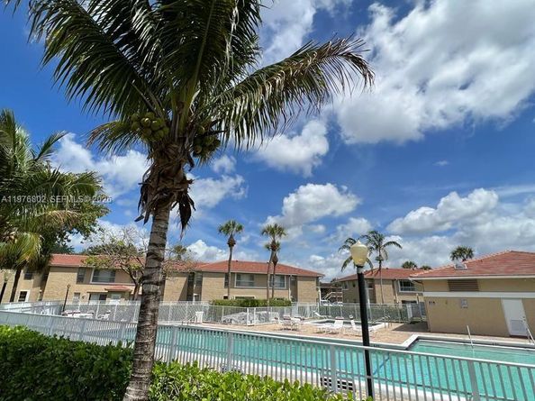 10204 Twin Lakes Dr 14H, Coral Springs FL 33071