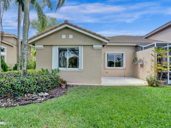 15831 SW 10th St, Pembroke Pines FL 33027