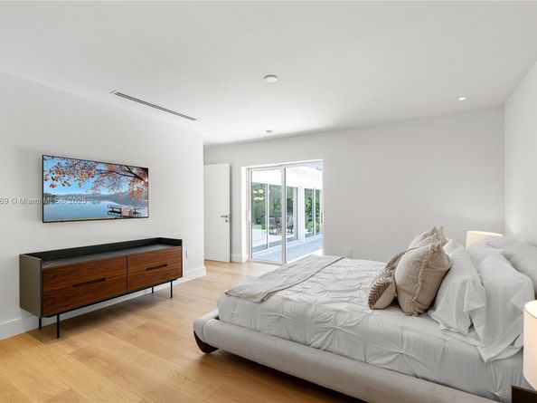 45 NE 104th St, Miami Shores FL 33138