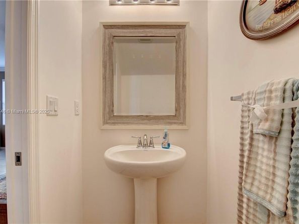 1071 NW 33rd Ct, Pompano Beach FL 33064
