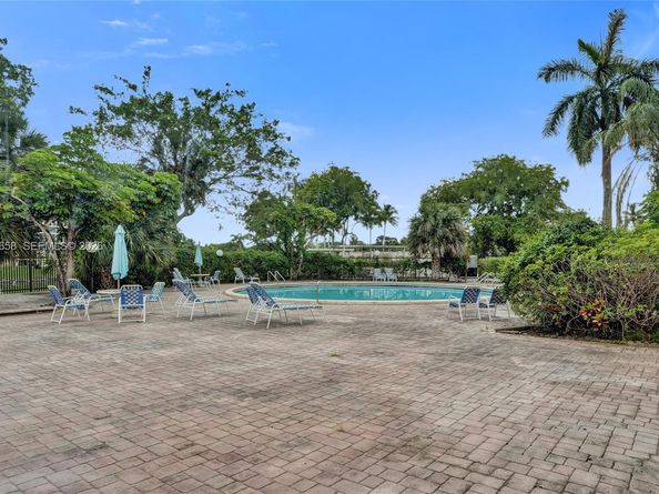 5950 Del Lago Cir 104, Sunrise FL 33313