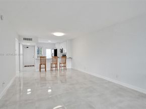 5950 Del Lago Cir 104, Sunrise FL 33313