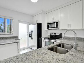 5950 Del Lago Cir 104, Sunrise FL 33313