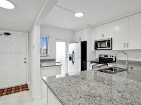 5950 Del Lago Cir 104, Sunrise FL 33313