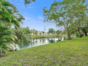 5950 Del Lago Cir 104, Sunrise FL 33313