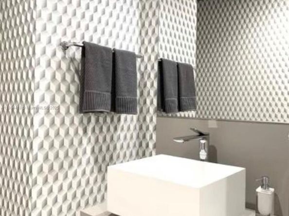 1000 Brickell Plz 3308, Miami FL 33131